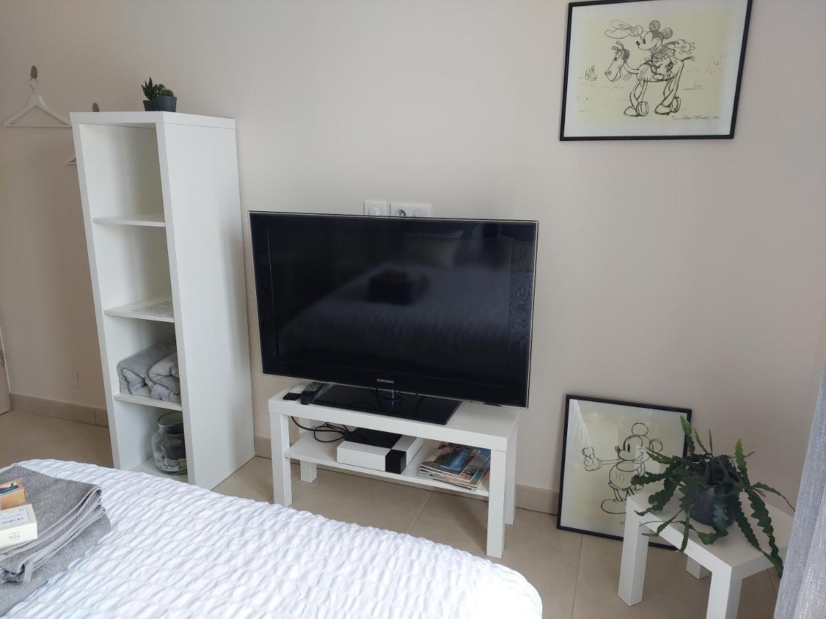 Magnifique Suite Familiale น็องส์-เลส์-แป็งส์ ภายนอก รูปภาพ